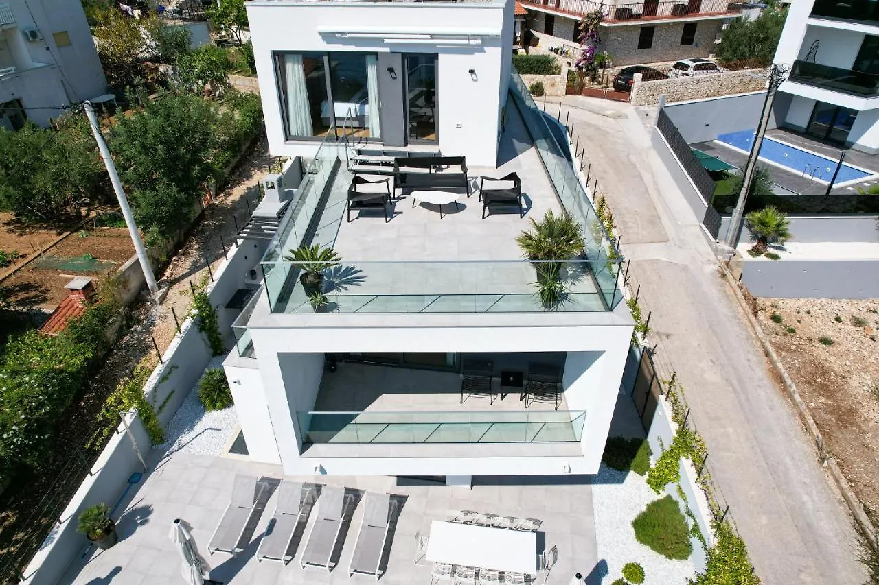 טרוגיר Villa Juliet 0*,